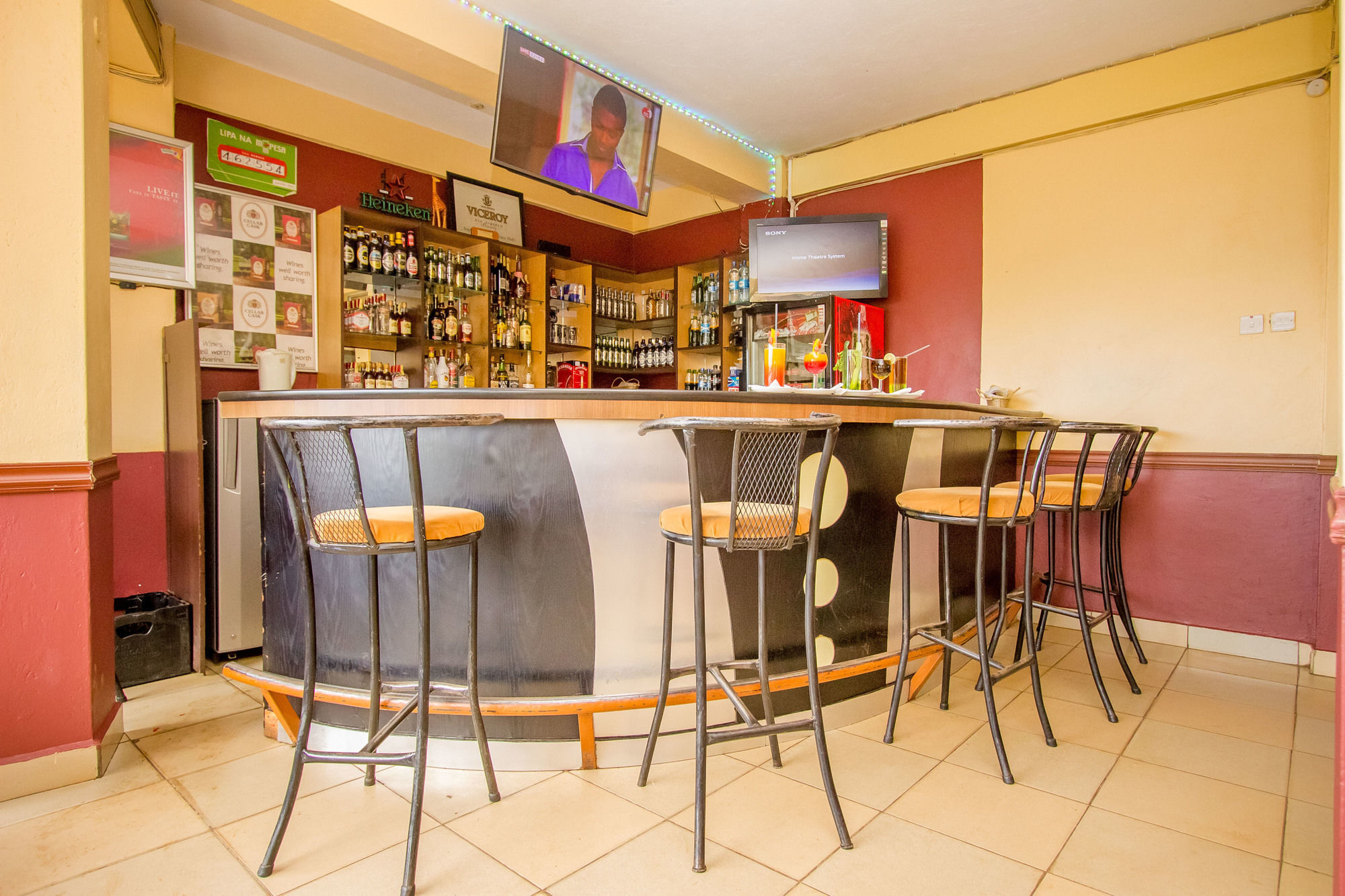 Eland Safari Hotel Nyeri Exterior foto